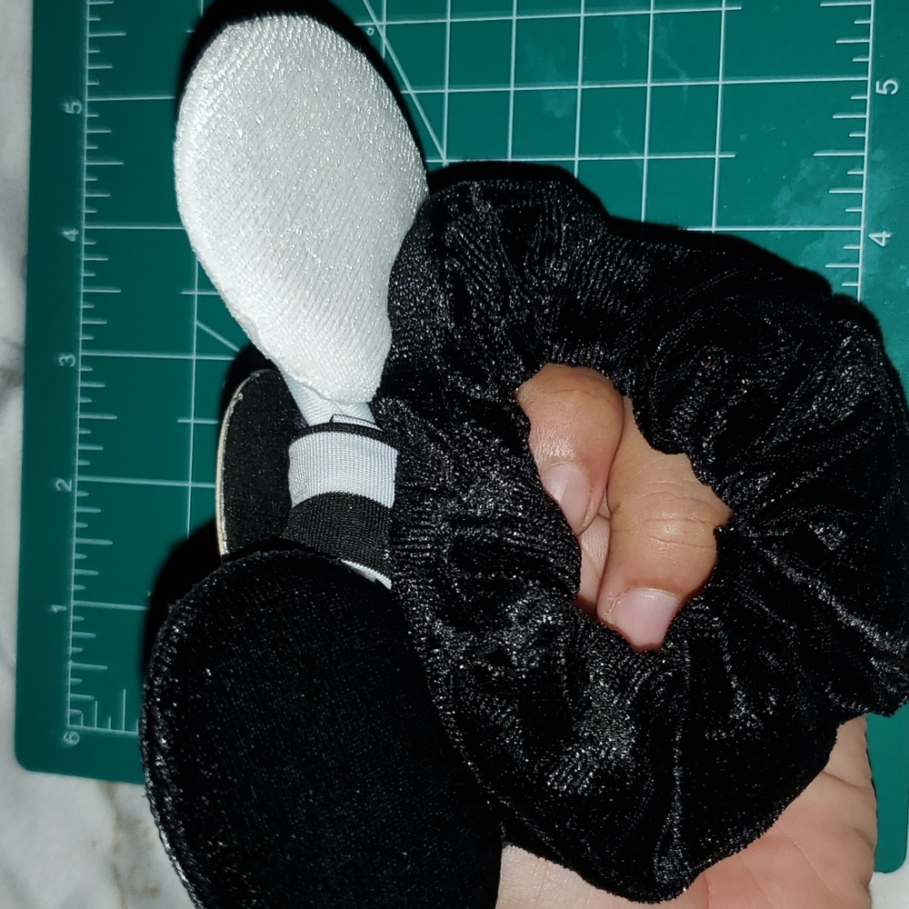 Scrunched - Picture 3 of 12